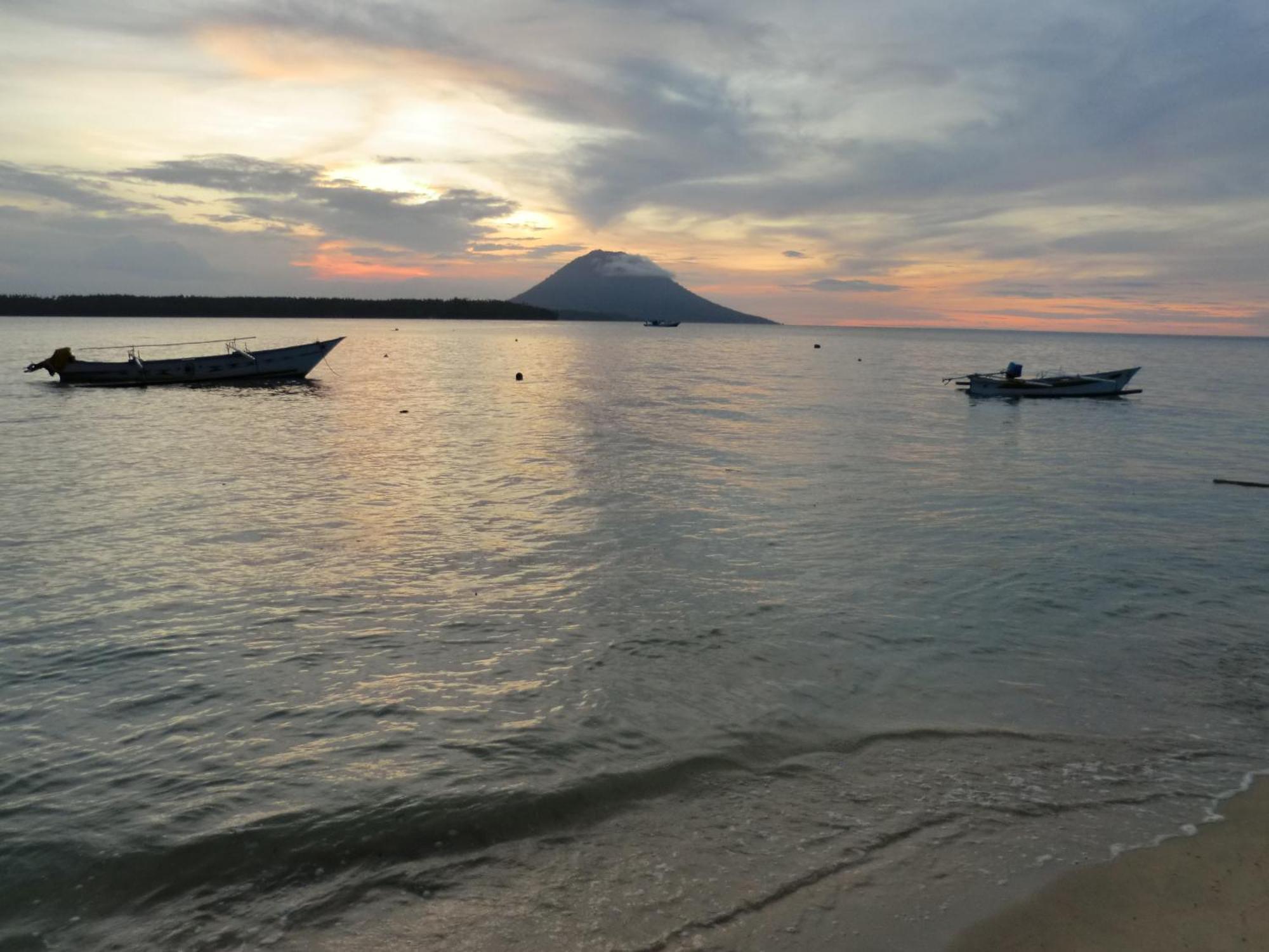 Hotel Bobocha Siladen Bunaken Exterior foto