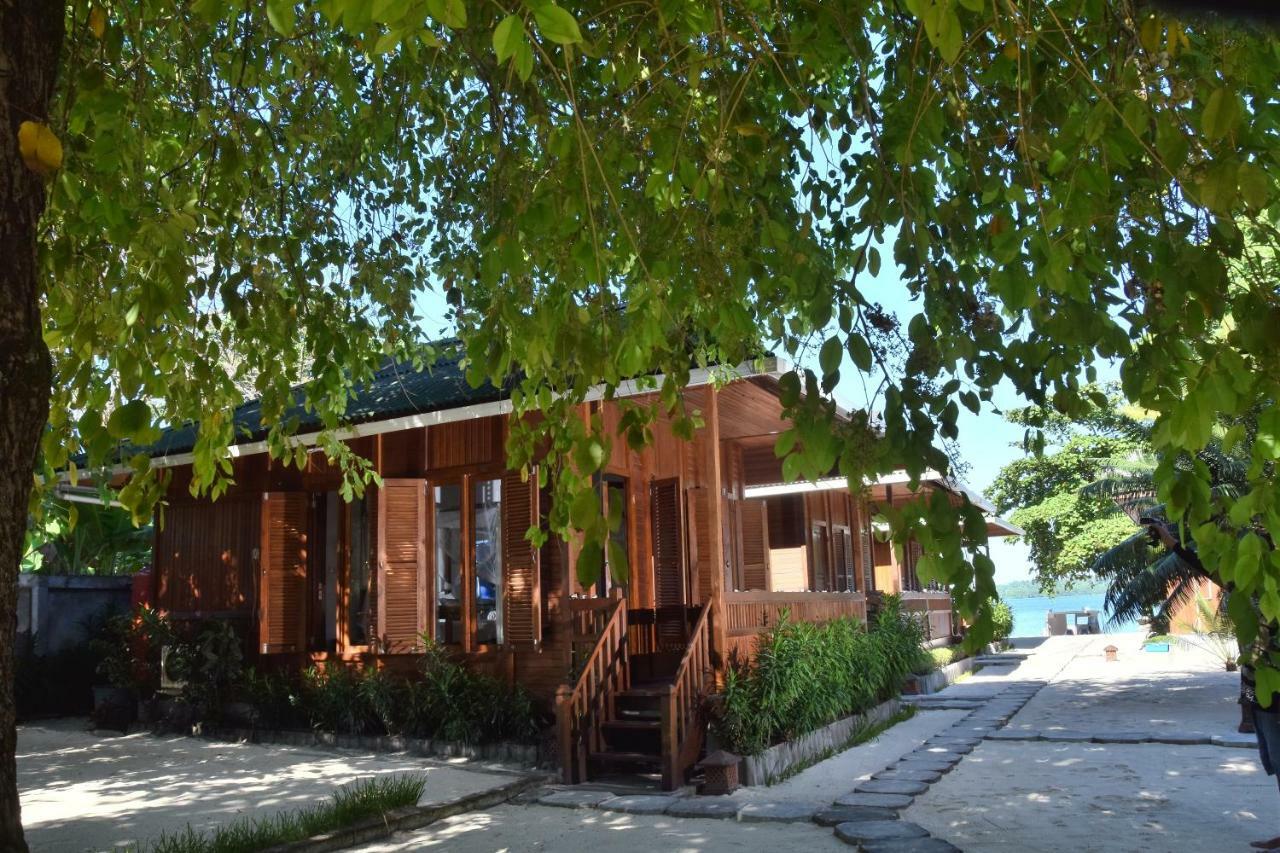 Hotel Bobocha Siladen Bunaken Exterior foto
